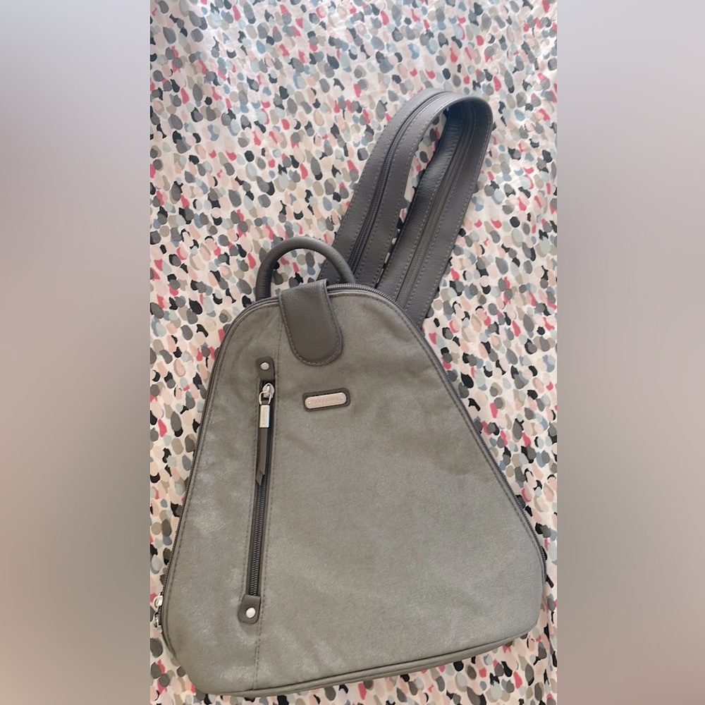 Baggallini versatile crossbody bag